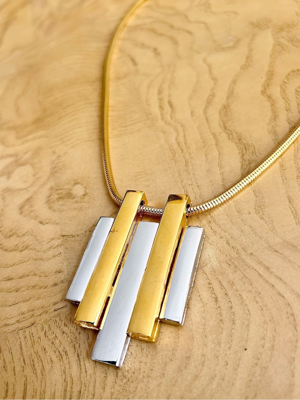 Avon 1976 Vintage Gold Silver Tone Pendant Necklace